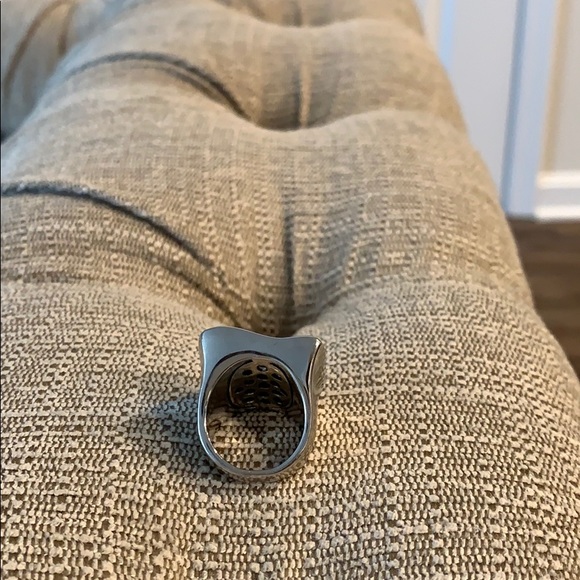 Silver Ring - Picture 4 of 16